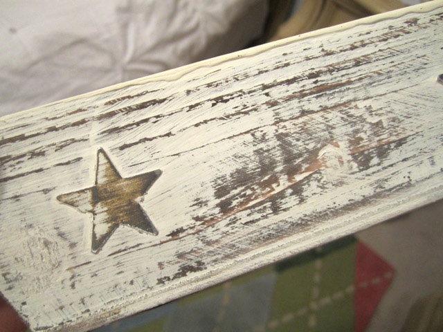 A small star on the wooden tray.