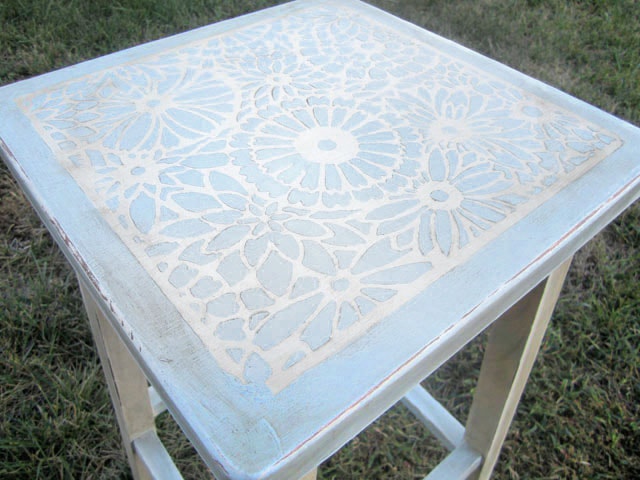 stenciled-top-chalk-paint