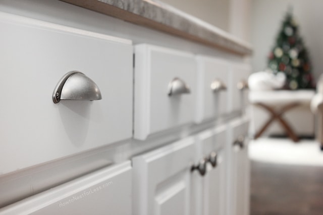 white kitchen cabinet with pulls