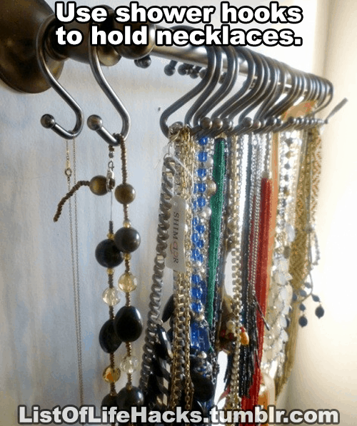 how to organize necklaces
