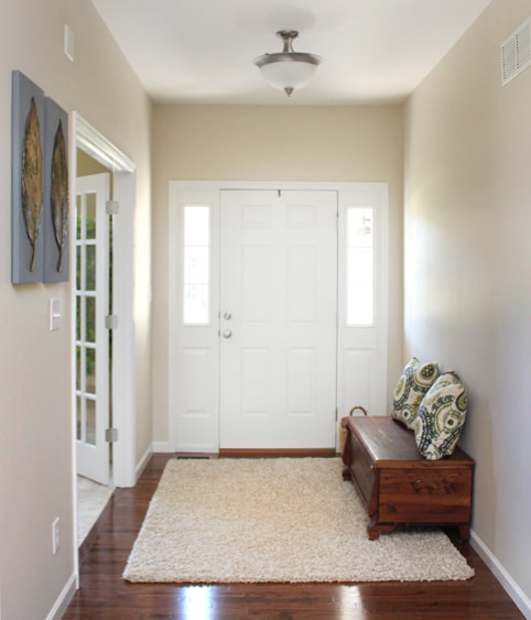 entry-foyer-cedar-bench1