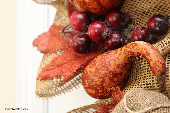 Gourds and berries on the wreath.