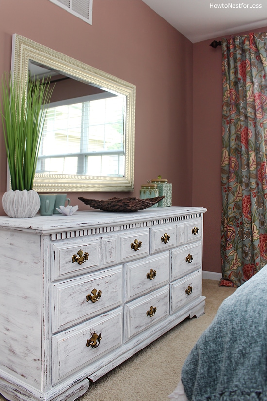 Distressed White Dresser Makeover How, Distressed White Dresser With Mirror