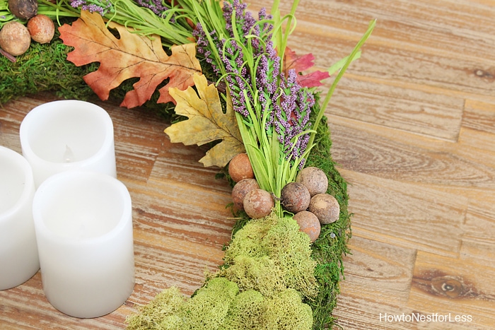 A closer look at the acorns and moss on the wreath.