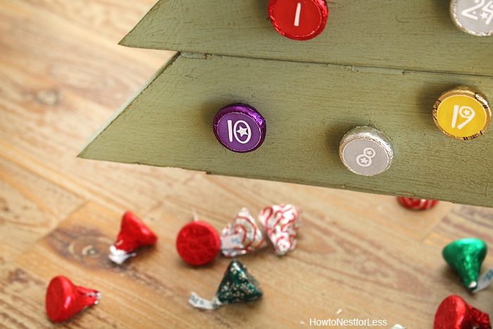 Hershey's Kisses DIY Christmas Countdown Calendar - How to Nest for Less™