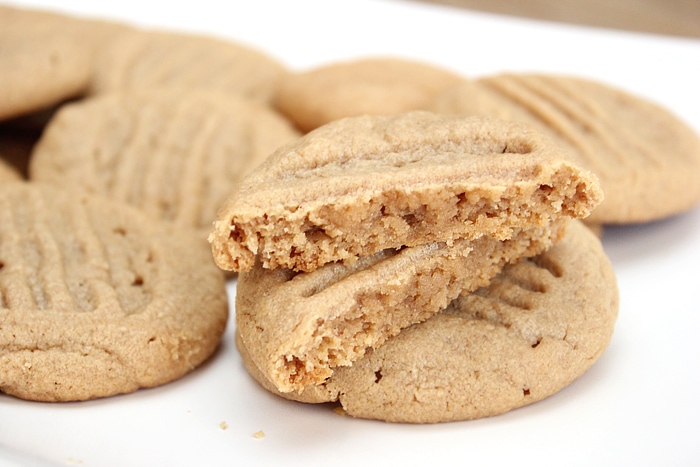 The 4 ingredient peanut butter cookies with one cut in half.