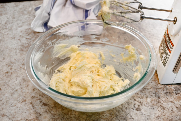 Blueberry Muffin Cheesecake Bars Recipe - Easy to Make!
