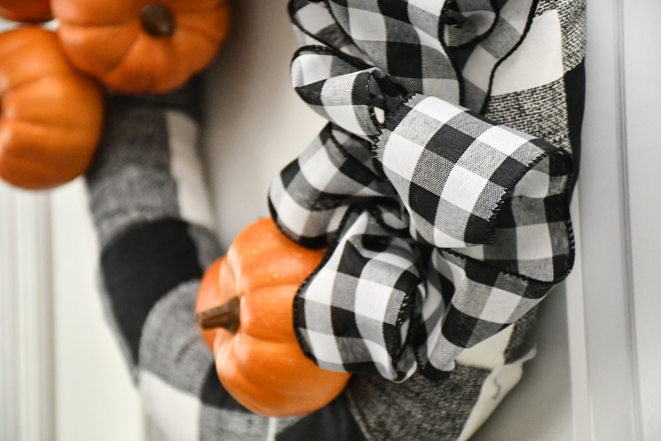 Close up picture of the checkered ribbon.