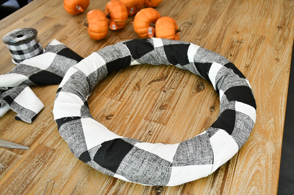 Putting the checkered fabric around the wreath.