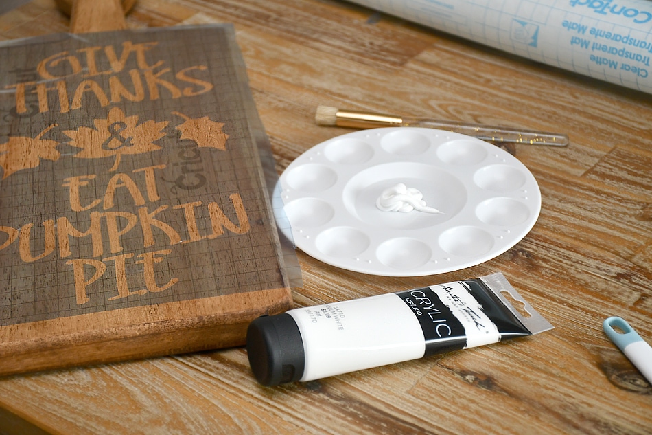 Thanksgiving Stenciled Cutting Board - Cricut Holiday Project