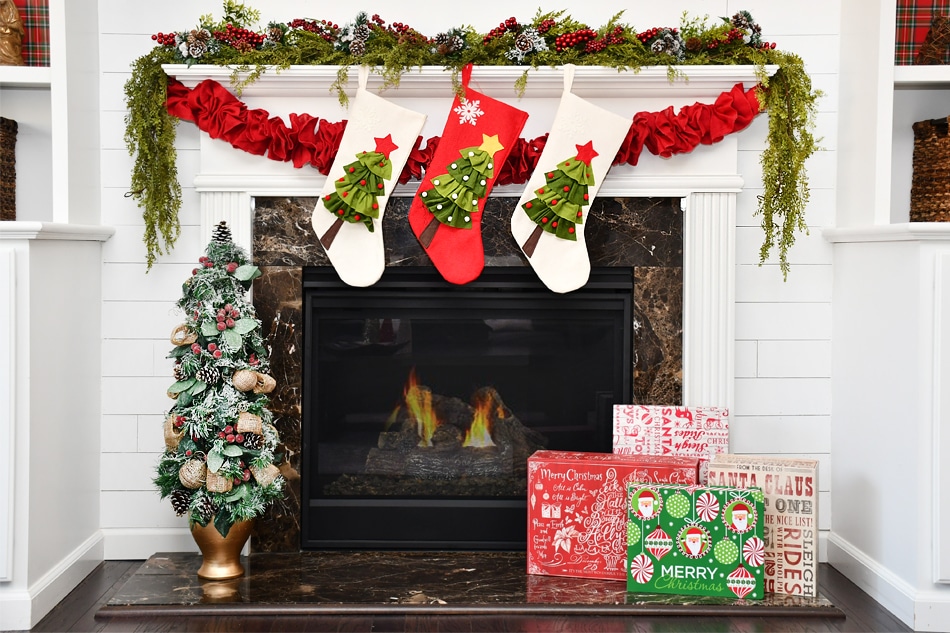 christmas fireplace mantel