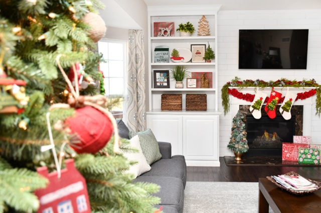 Christmas Living Room - Decorating Ideas for Christmas